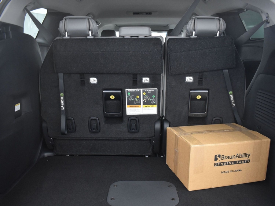 New 2025 Toyota Sienna Hybrid XLE Plus - BraunAbility Side Entry Entry Fold Out Automatic Ramp