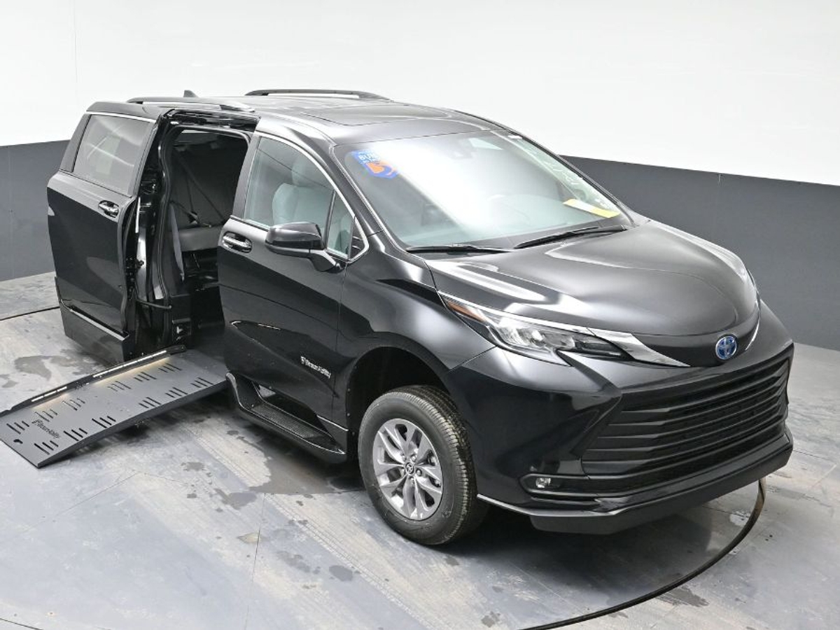2025 TOYOTA SIENNA - Image 23