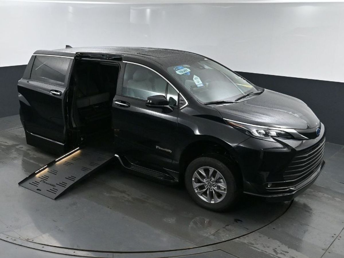 2025 TOYOTA SIENNA - Image 23