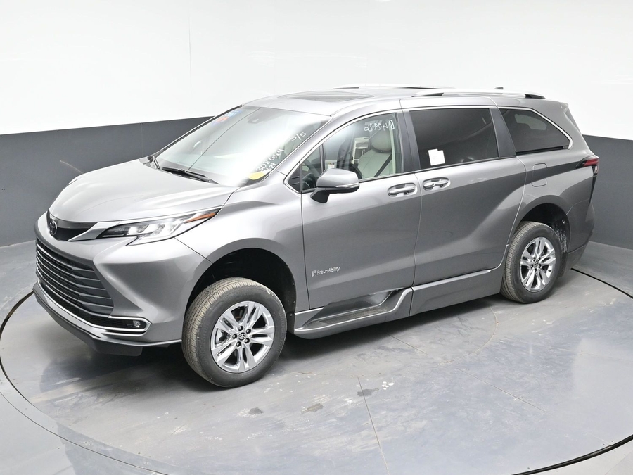 New 2026 Toyota Sienna Hybrid Limited - BraunAbility Side Entry Entry In Floor Automatic Ramp