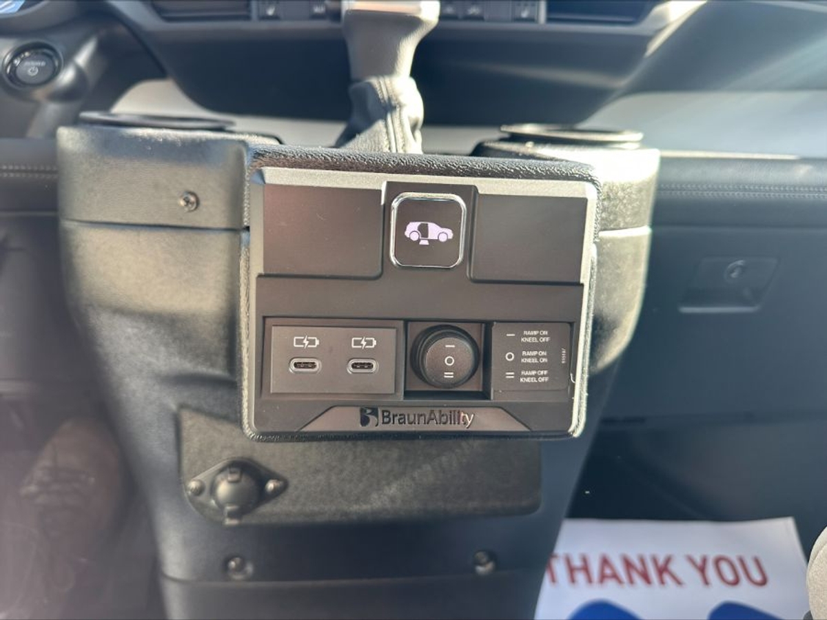 2025 TOYOTA SIENNA - Image 8