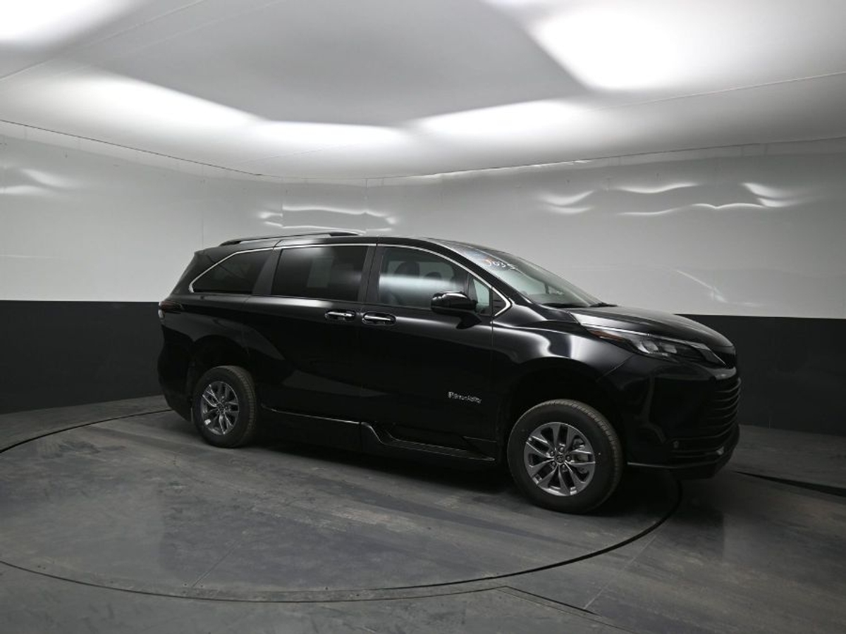 2025 TOYOTA SIENNA - Image 17