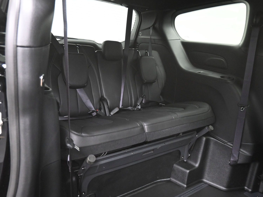 Black Chrysler Pacifica image number 9