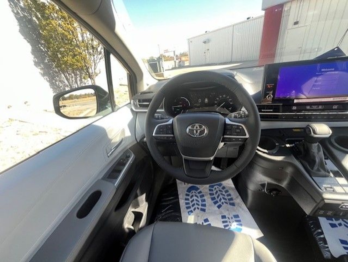 2025 TOYOTA SIENNA - Image 14