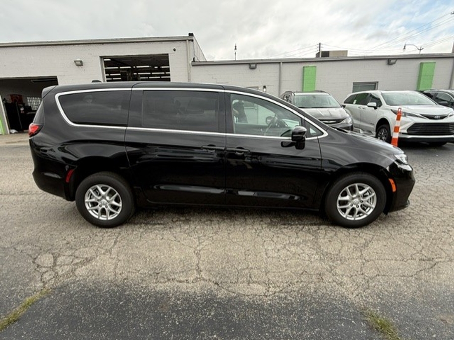 2026 Chrysler Pacifica Select - Photo 2