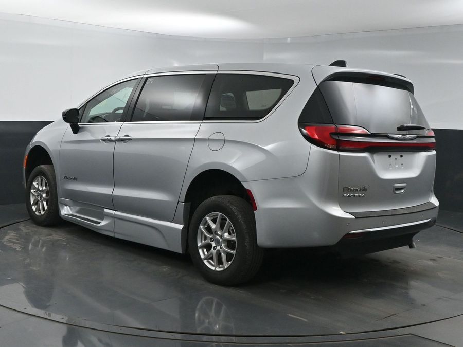 Used 2024 Chrysler Pacifica Touring L - BraunAbility Side Entry Entry Fold Out Automatic Ramp