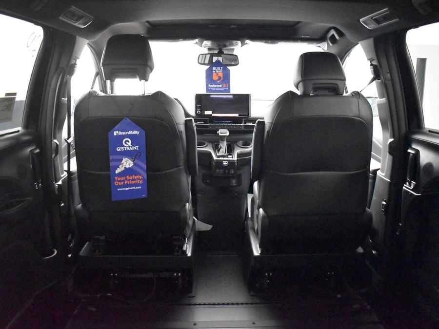 New 2025 Toyota Sienna Hybrid XSE Sport - BraunAbility Side Entry Entry In Floor Automatic Ramp