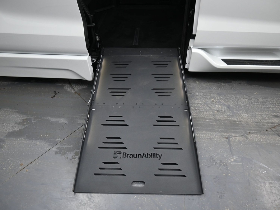 New 2026 Toyota Sienna Hybrid XLE Add - BraunAbility Side Entry Entry Fold Out Automatic Ramp