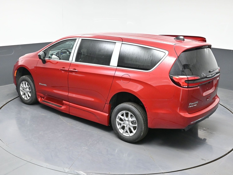 Red Chrysler Pacifica image number 21