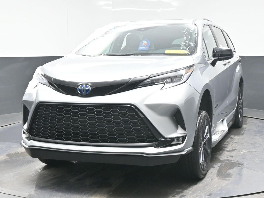 New 2025 Toyota Sienna Hybrid XSE Sport - BraunAbility Side Entry Entry In Floor Automatic Ramp