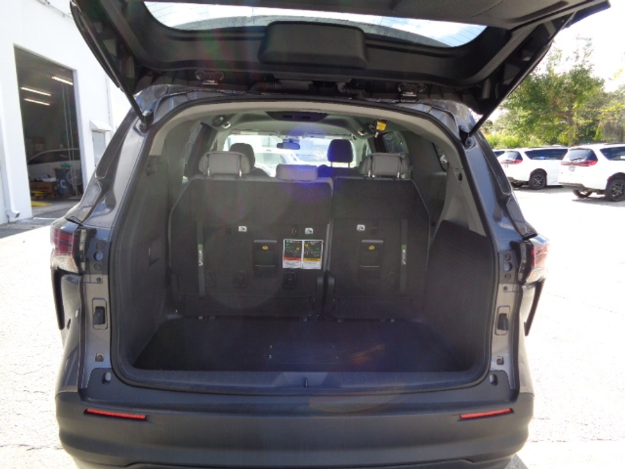 Used 2024 Toyota Sienna Hybrid LE Base - BraunAbility Side Entry Entry Fold Out Automatic Ramp