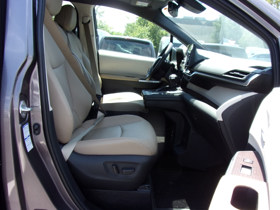 2021 Toyota Sienna XLE - Photo 14