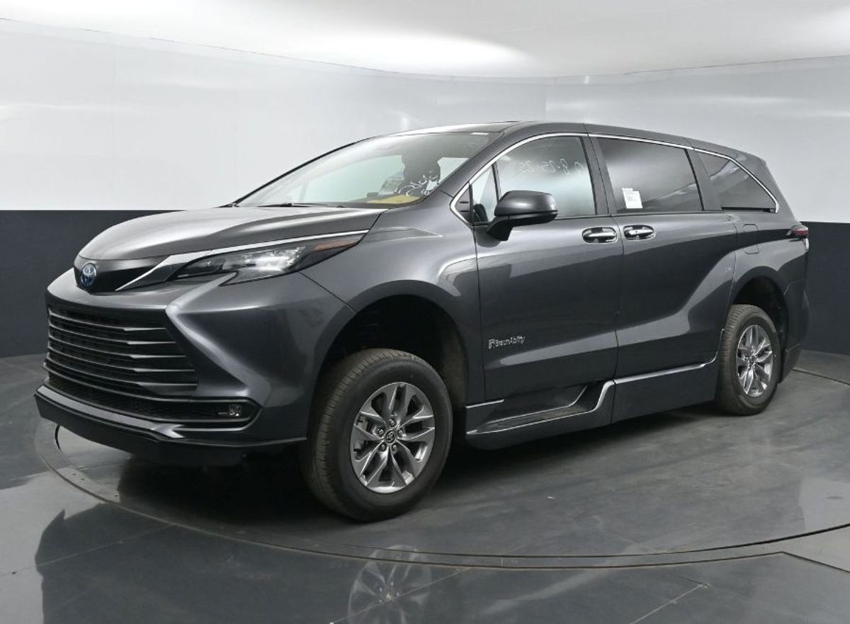 2025 TOYOTA SIENNA - Image 4