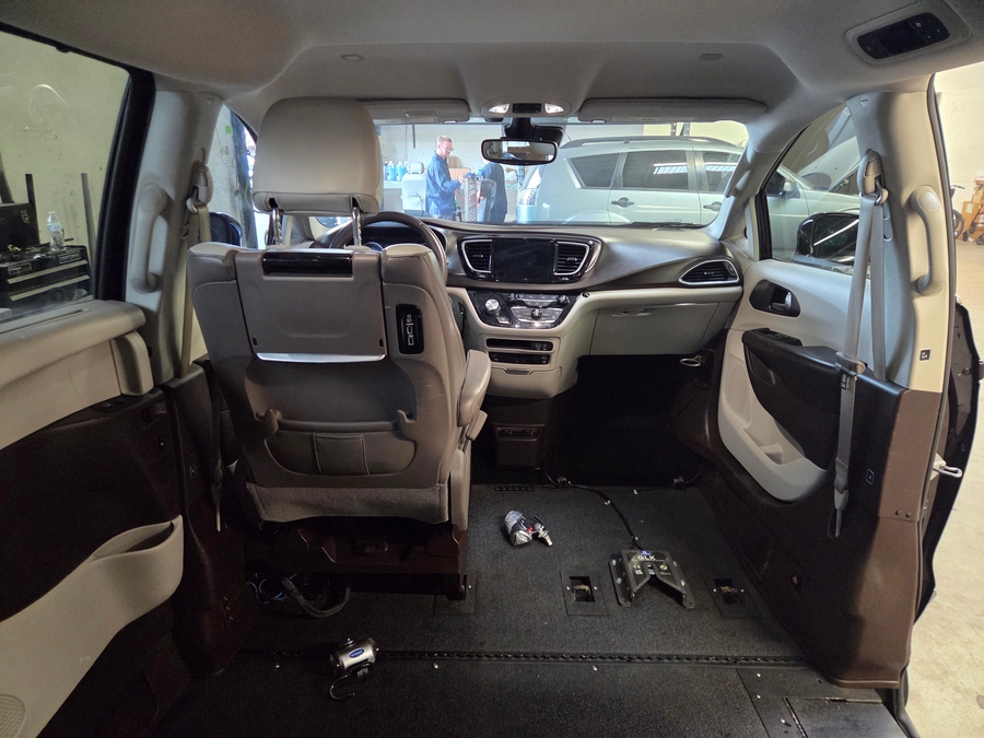 Used 2017 Chrysler Pacifica Touring L - VMI Side Entry In Floor Automatic Ramp