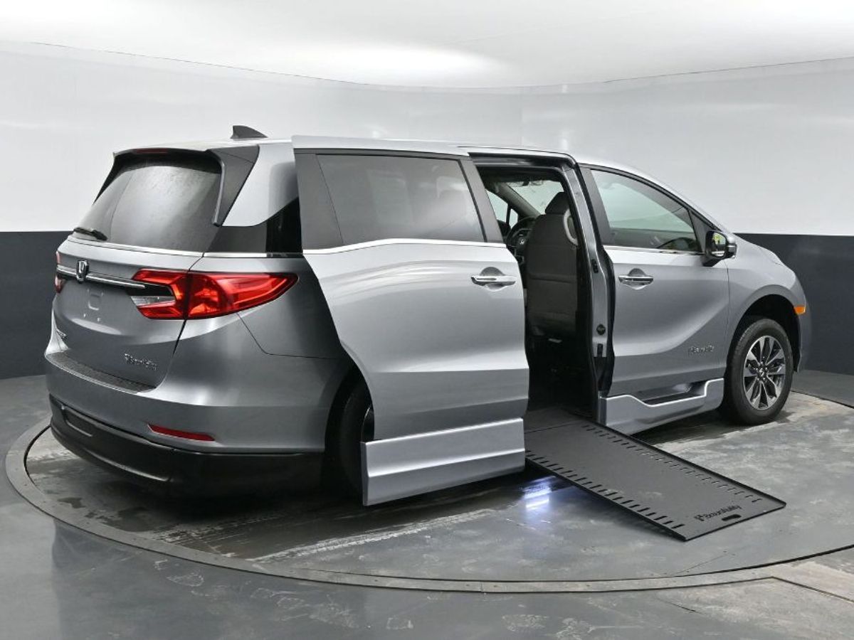 2024 Honda Odyssey EX-L - Photo 8