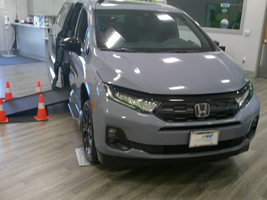 Grey Honda Odyssey with Side Entry Automatic In Floor ramp