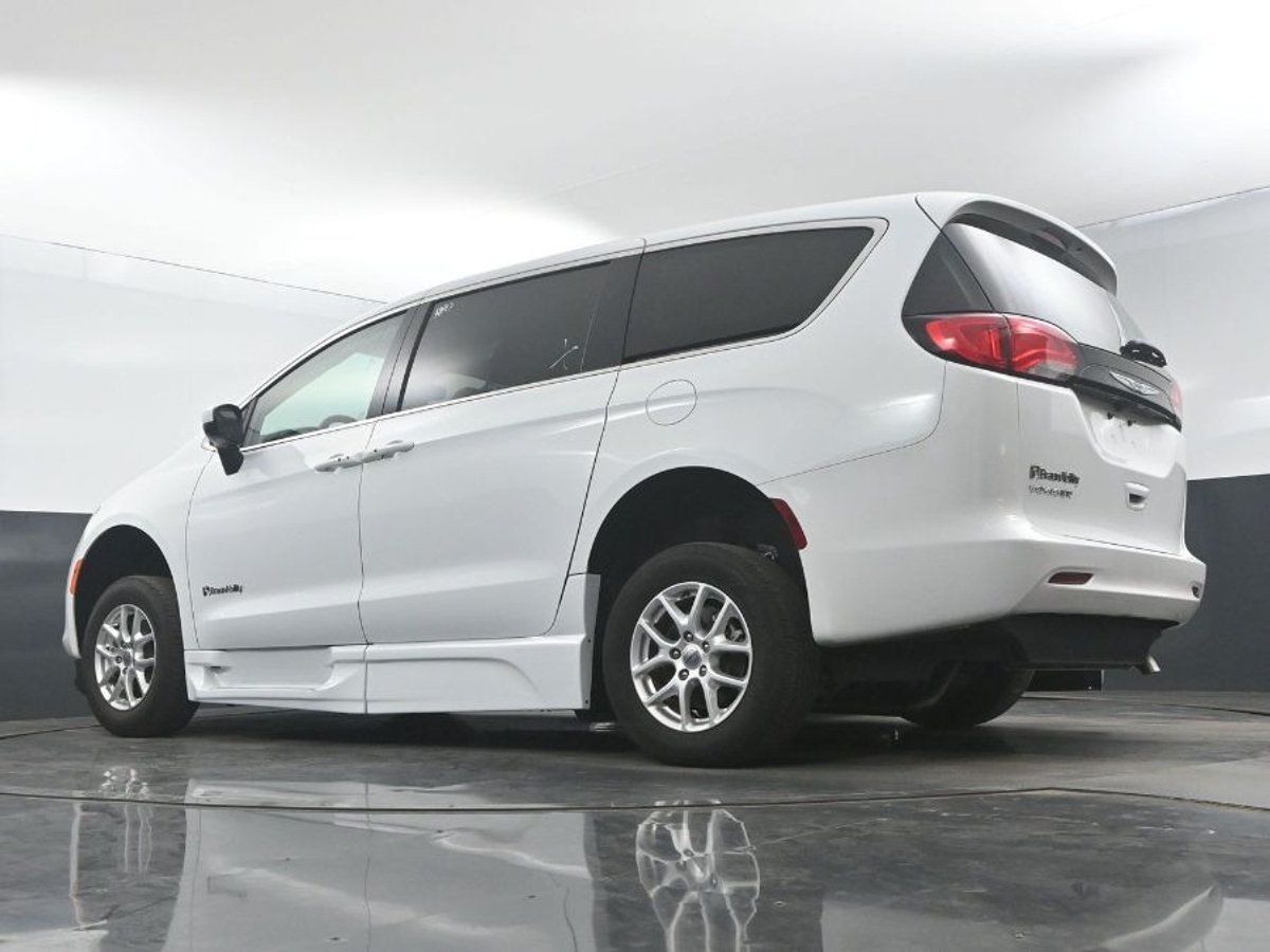 2023 CHRYSLER VOYAGER - Image 20