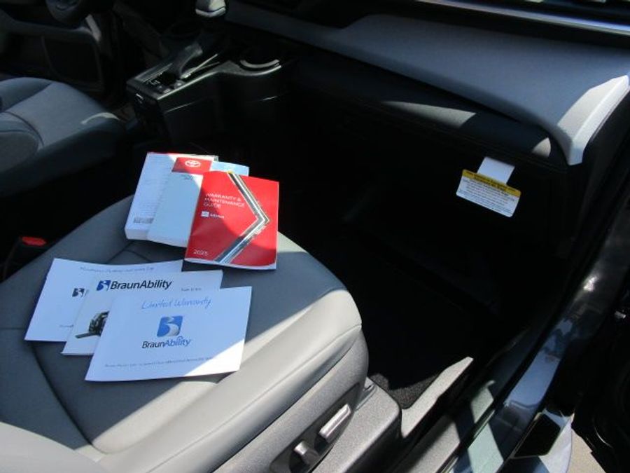 New 2025 Toyota Sienna Hybrid XLE Plus - BraunAbility Side Entry Entry In Floor Automatic Ramp