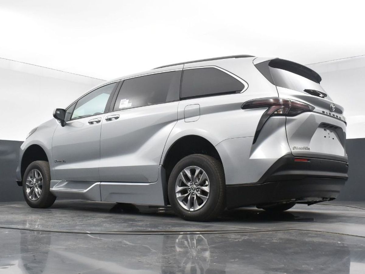 2023 TOYOTA SIENNA - Image 11
