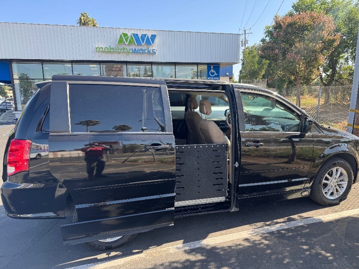 2016 DODGE GRAND CARAVAN - Image 8