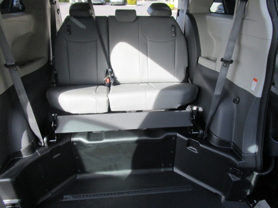 New 2025 Toyota Sienna Hybrid XLE Plus - BraunAbility Side Entry Entry Fold Out Automatic Ramp