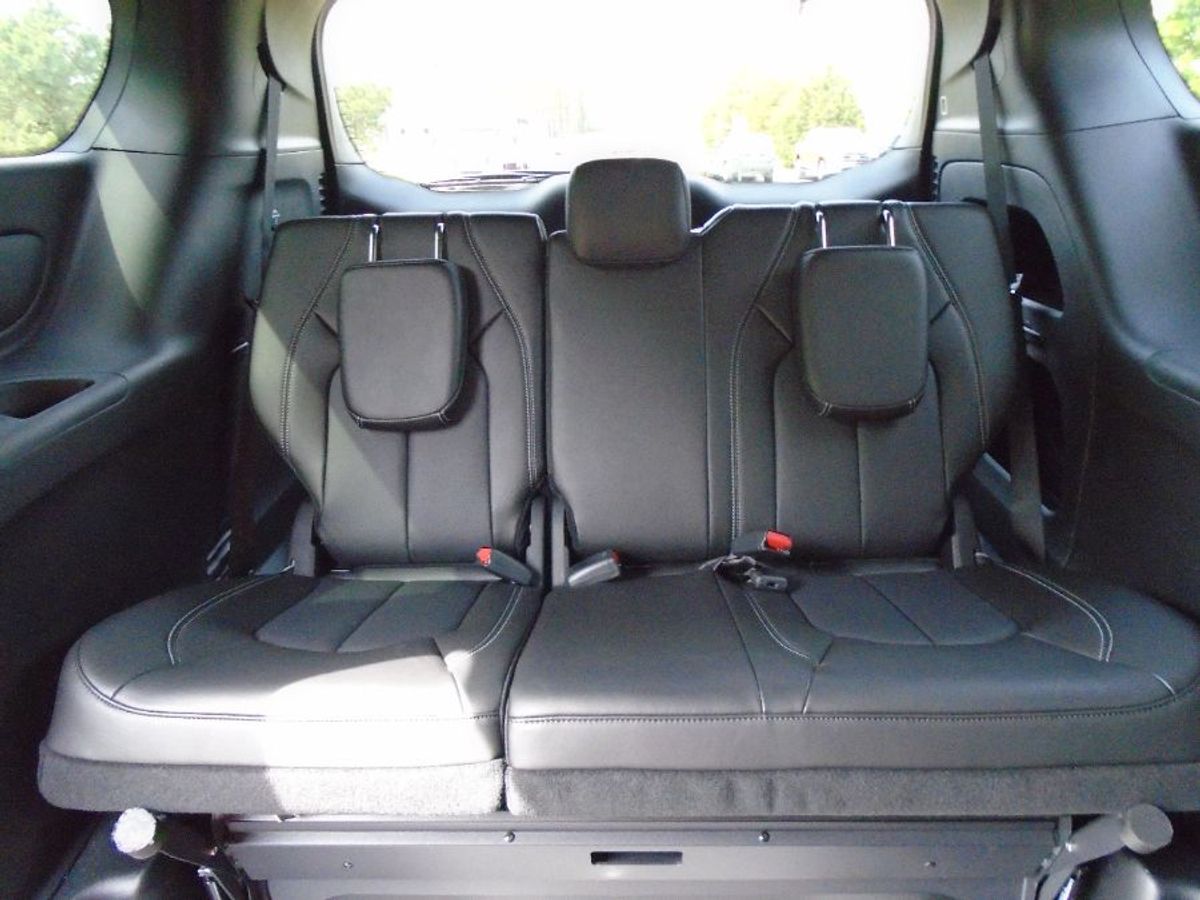 Número de imagen Chrysler Pacifica negro 11
