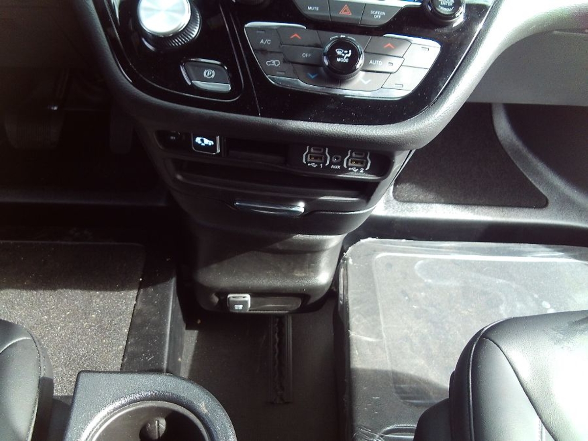 2025 CHRYSLER PACIFICA - Image 13