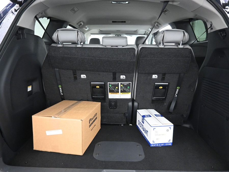 Blue Toyota Sienna image number 14