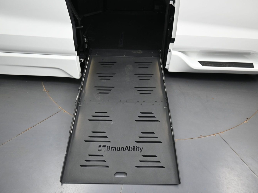 New 2026 Toyota Sienna Hybrid XSE Sport - BraunAbility Side Entry Fold Out Automatic Ramp