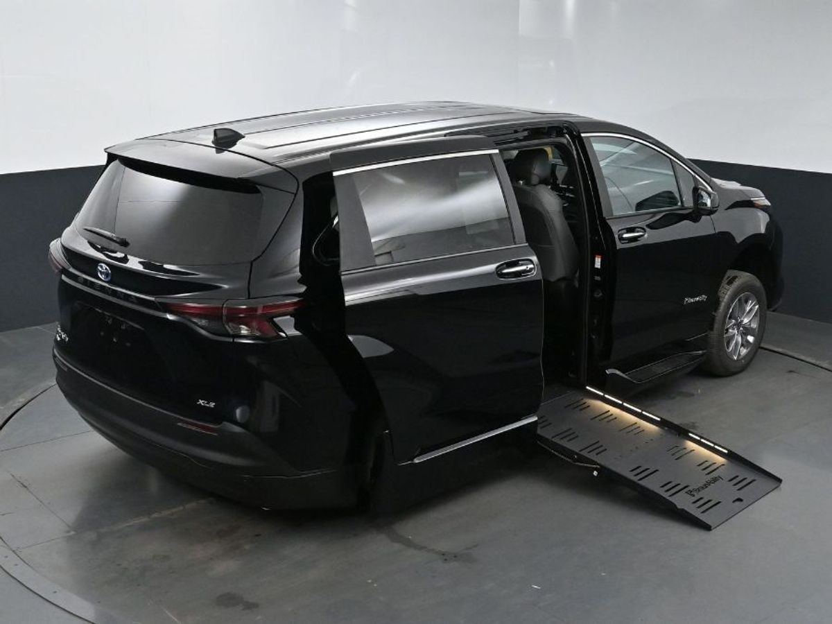 2025 TOYOTA SIENNA - Image 26