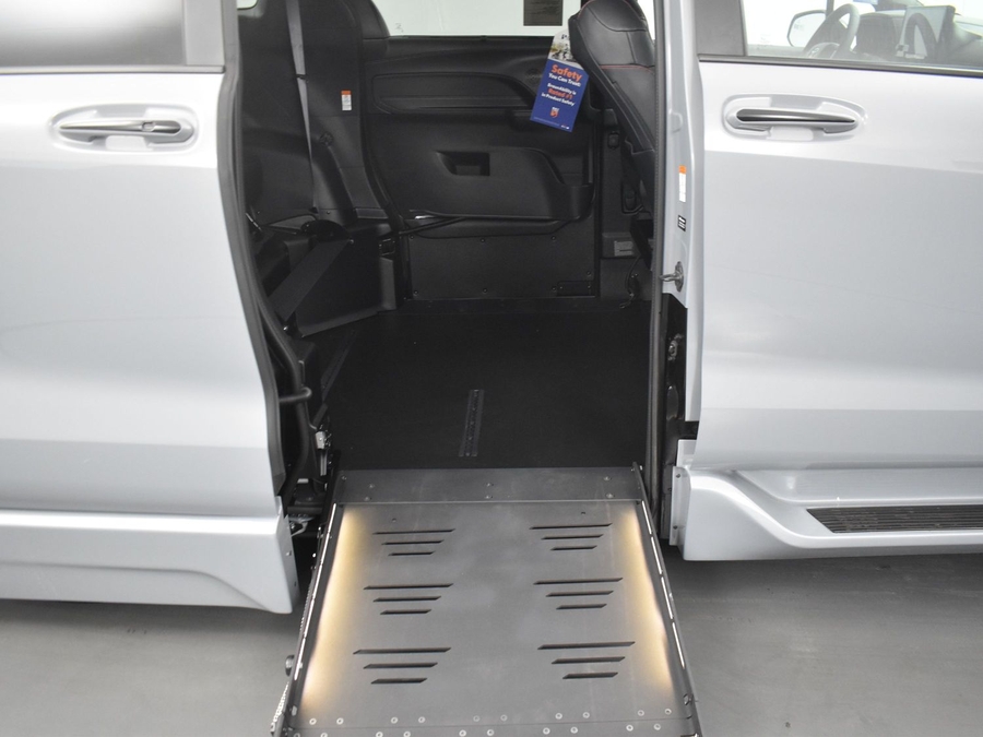 New 2025 Toyota Sienna Hybrid XSE Sport - BraunAbility Side Entry Entry Fold Out Automatic Ramp