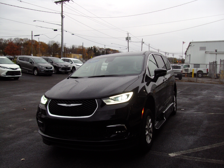 Used 2024 Chrysler Pacifica Touring L - BraunAbility Side Entry Entry Fold Out Automatic Ramp