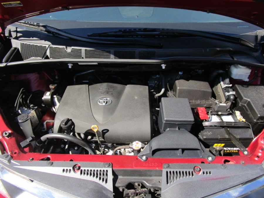 Used 2020 Toyota Sienna XLE - BraunAbility Side Entry Entry In Floor Automatic Ramp