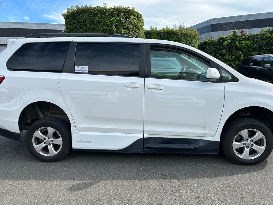 Used 2015 Toyota Sienna LE - VMI Side Entry Entry In Floor Manual Ramp