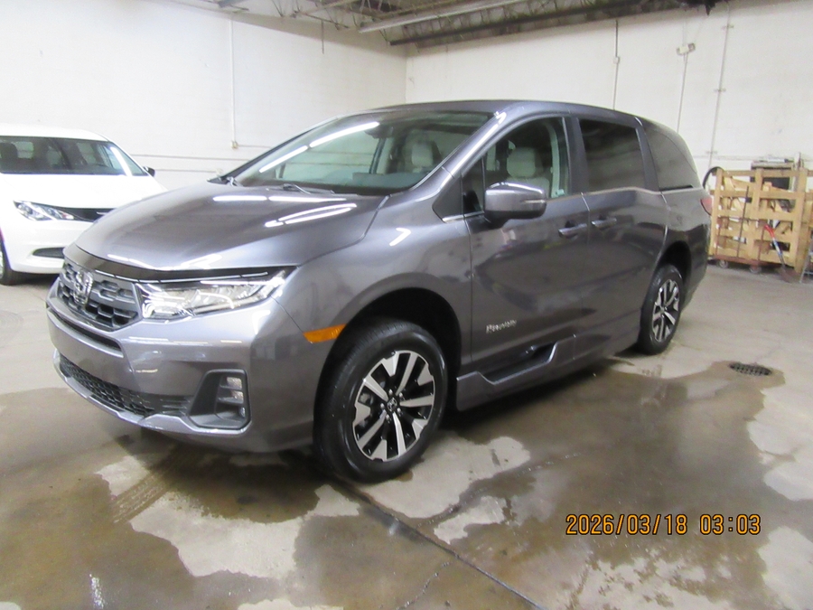 Grey Honda Odyssey image number 33