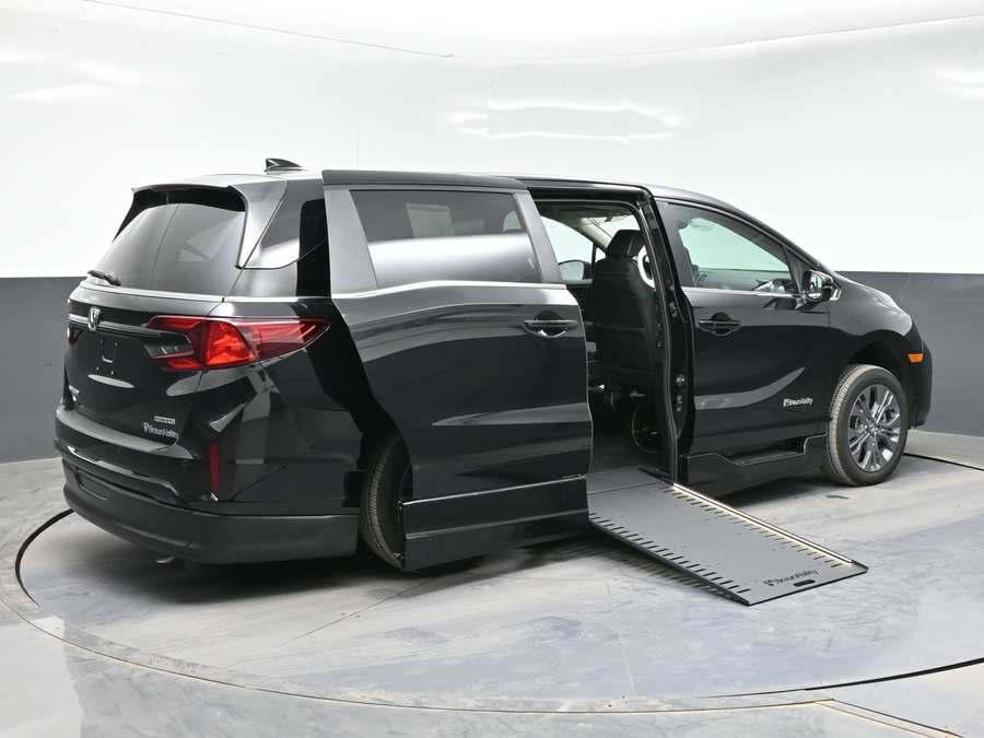 New 2026 Honda Odyssey Touring - BraunAbility Side Entry In Floor Automatic Ramp