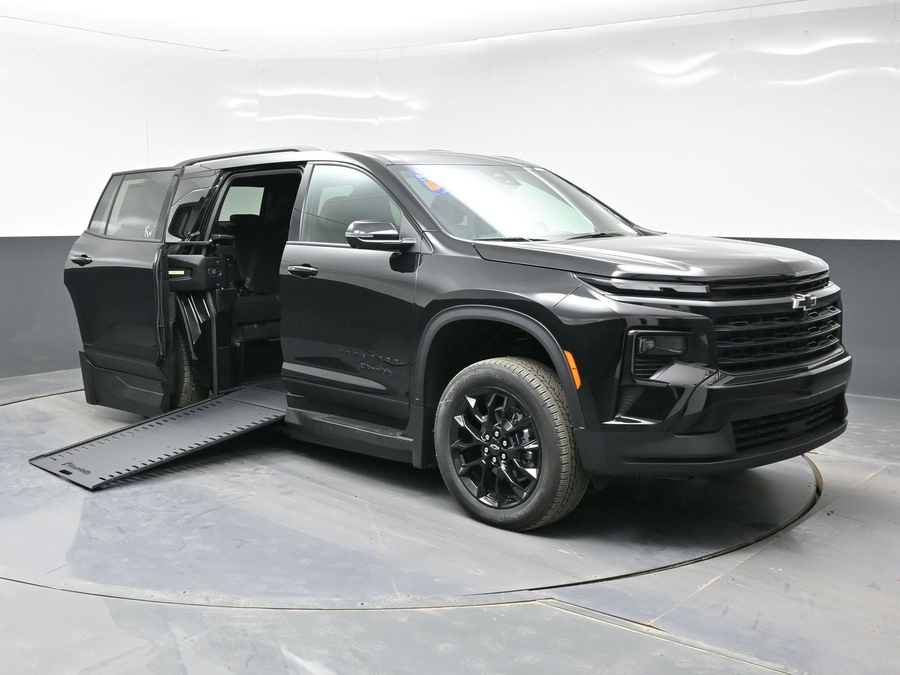 New 2026 Chevrolet Traverse 1LT Midnight - BraunAbility Side Entry In Floor Automatic Ramp