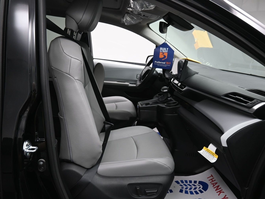 Black Toyota Sienna image number 6