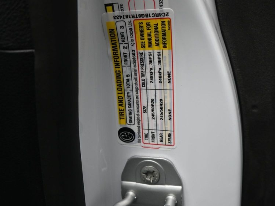 White Chrysler Pacifica image number 8