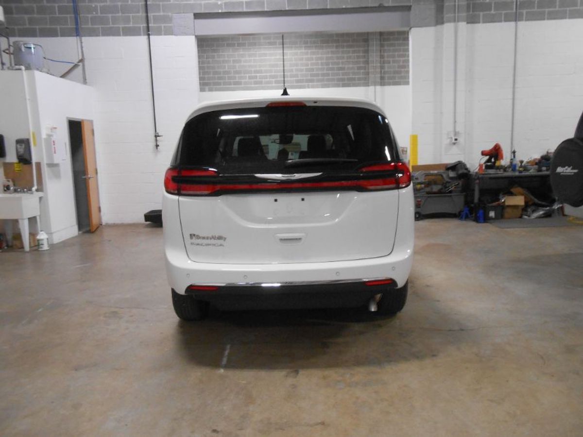 White Chrysler Pacifica image number 6