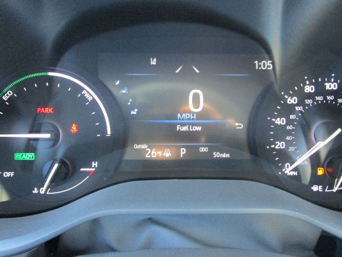 Silver Toyota Sienna image number 9