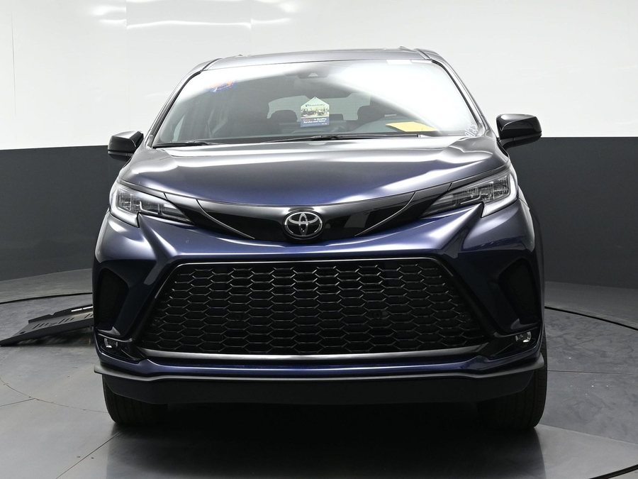 New 2026 Toyota Sienna Hybrid XSE Sport - BraunAbility Side Entry Fold Out Automatic Ramp