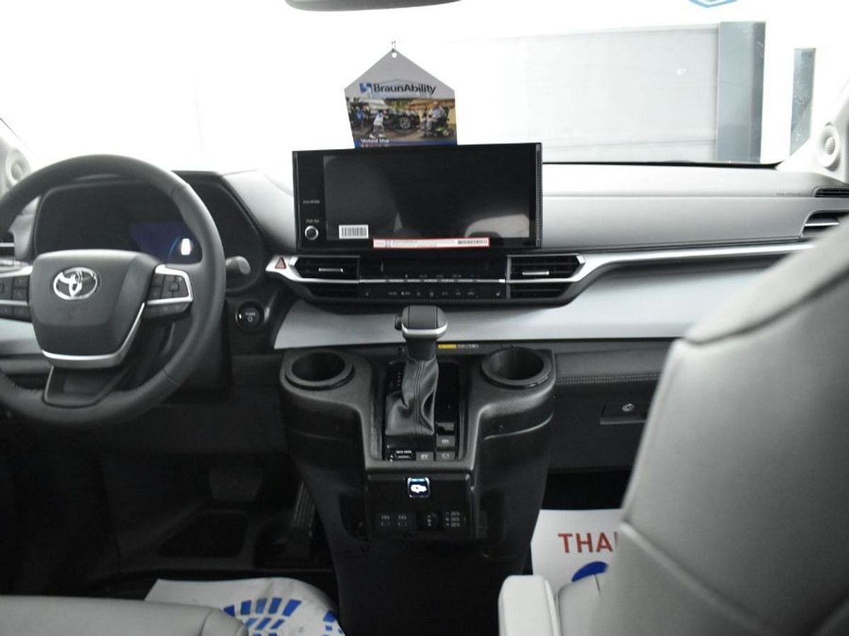 2025 TOYOTA SIENNA - Image 13