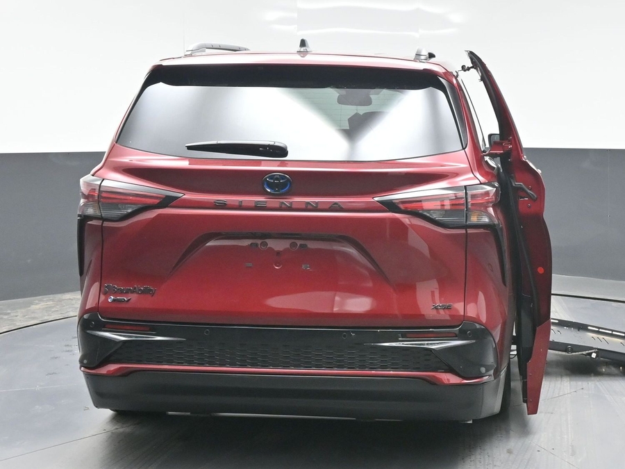 New 2025 Toyota Sienna Hybrid XSE Sport - BraunAbility Side Entry Entry Fold Out Automatic Ramp