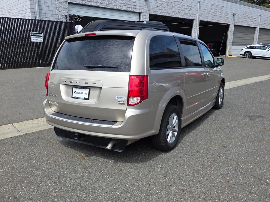 Used 2014 Dodge Grand Caravan SXT - BraunAbility Side Entry Entry Fold Out Automatic Ramp