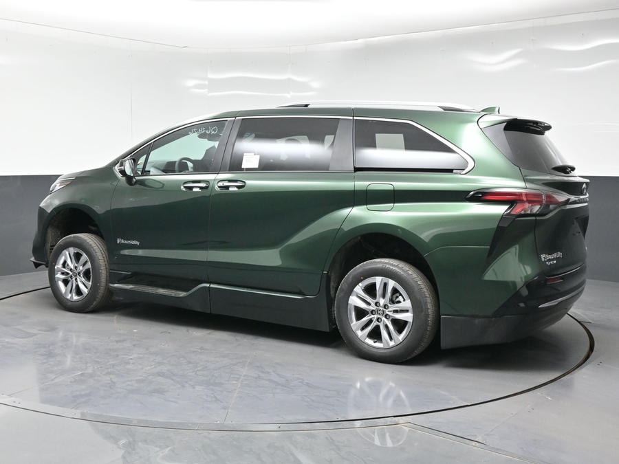 New 2026 Toyota Sienna Hybrid Limited - BraunAbility Side Entry In Floor Automatic Ramp