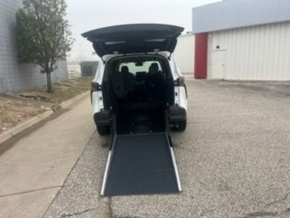 2024 TOYOTA SIENNA - Image 2