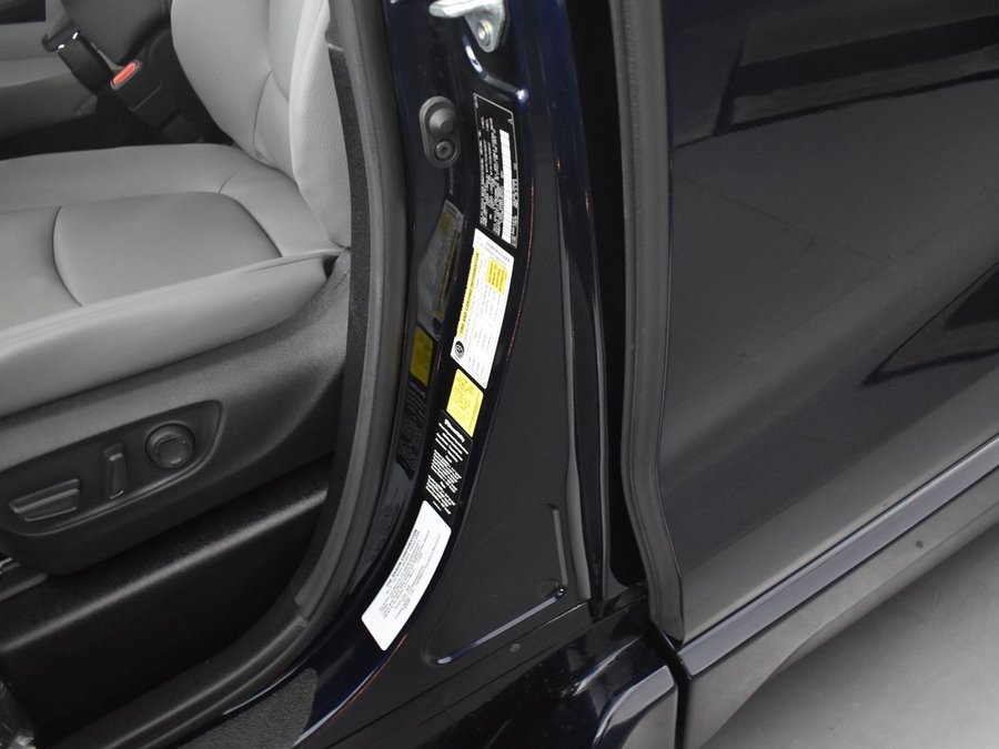 New 2025 Toyota Sienna Hybrid XLE Base - BraunAbility Side Entry Entry Fold Out Automatic Ramp