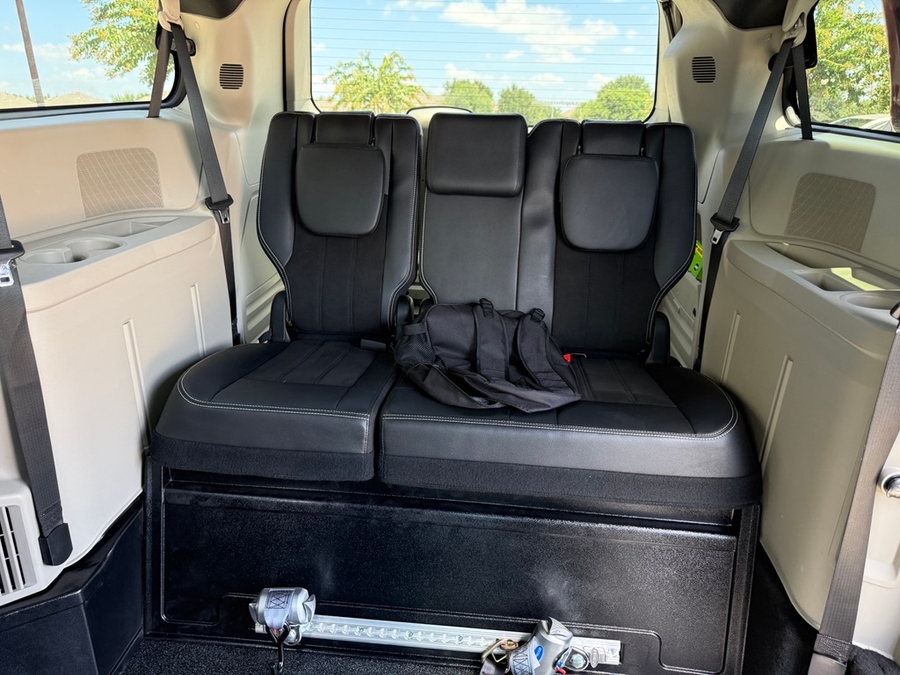 Red Dodge Grand Caravan image number 12