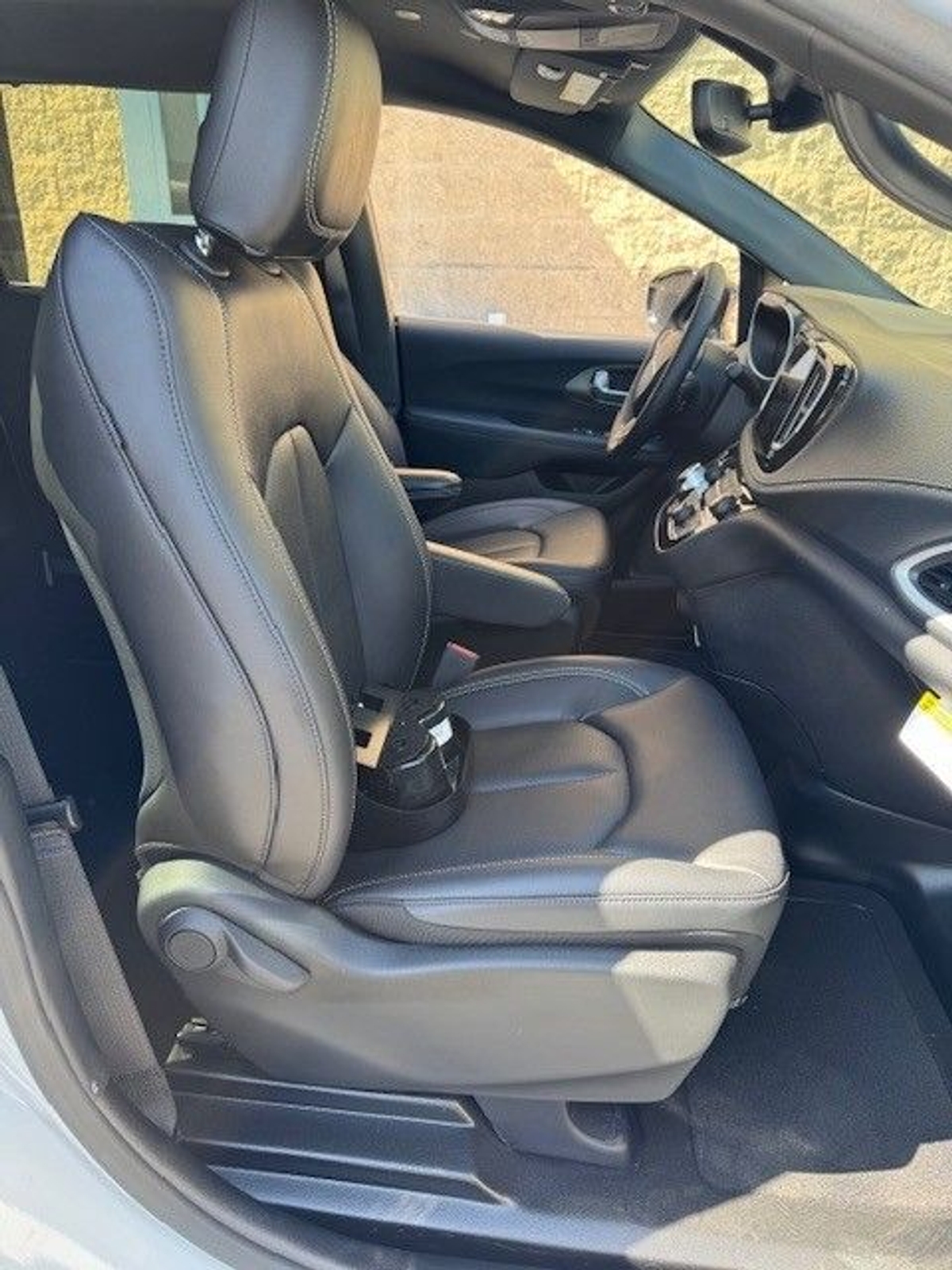 2025 CHRYSLER PACIFICA - Image 10